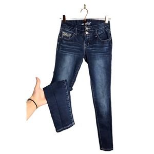 Series | Embroidered pocket detail mid rise dark Wash skinny jeans